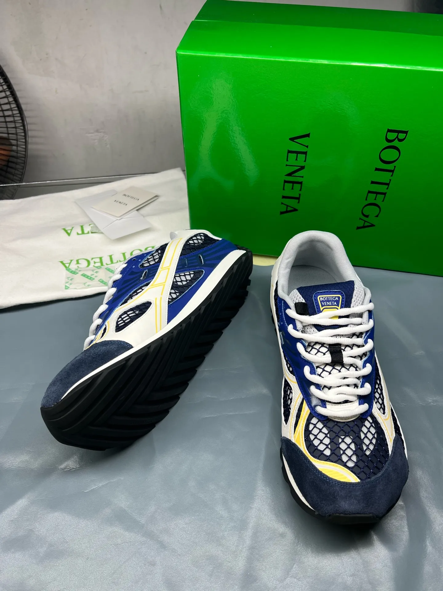 👟👟Ex-factory price 600👟👟 Men's size +10 Real photos 🔥🔥BV Orbit sneakers Wang Yibo's same style couple's dad shoes Runner sneakers, made of lightweight technical mesh fabric. Matched with geometric pattern designed rubber outsole, Wang Zha series high version. Look for the package technology. It is actually a lot taller, but the legs are still slim. Very nice, playable and durable. Matched to the standard💯 Package shoe technology. Look for the high version. The outsole is made of color-blocked TPU outsole. Women's model 35 36 37 38 39 40 41 42 (40 41 42 43 44 45 customized) (Customer logo can be accepted without refund or exchange at a favorable price) Equipped with original packaging